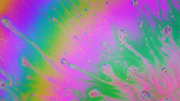 Kimyasal reaksiyon arka planında renkli gökkuşağı parçacıkları — Stok video