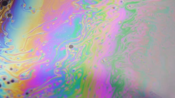 Espejo líquido vidrioso turbulento lento burbujas psicodélicas flotan en — Vídeos de Stock
