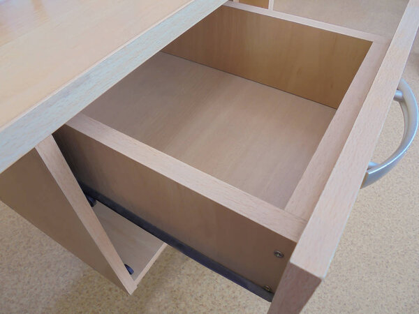 пустой выдвижной выдвижной верхний ящик с металлической столешницей для офиса
