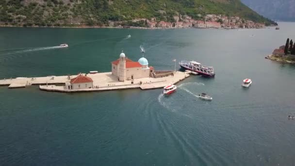 Nossa Senhora Das Rochas Ilha Perast Uma Pequena Ilha Baía — Vídeo de Stock