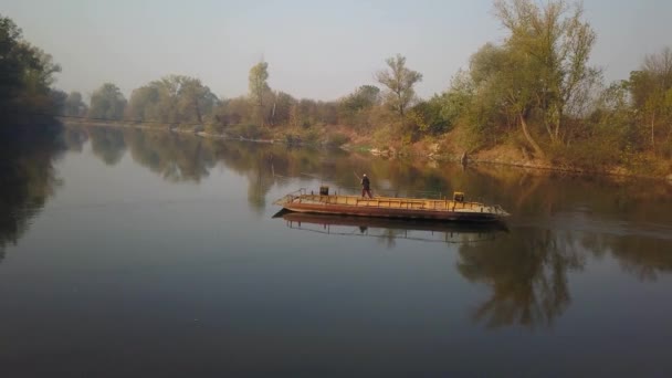 Oude Handbediende Kabelveerboot Voor Het Vervoer Van Landbouwmachines Rivier Het — Stockvideo