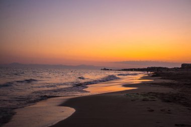 Sahilde gün batımı