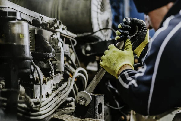 Trabalho Mecânico Automóveis Oficina — Fotografia de Stock