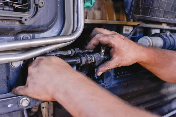 Mecânico Automóveis Realiza Inspeção Técnica — Fotografia de Stock