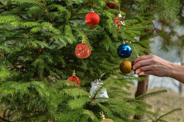 Різдвяна Ялинка Прикрашена Іграшками — стокове фото