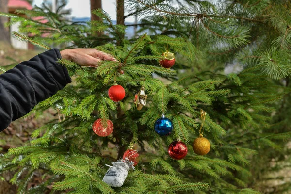 Vánoční Stromek Zdobený Vánočními Hračkami — Stock fotografie