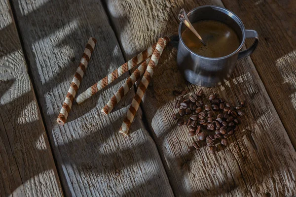 Café Tasse Métallique Sur Table Bois — Photo