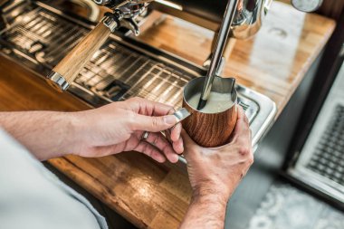 İtalyan usulü kapuçino hazırla.