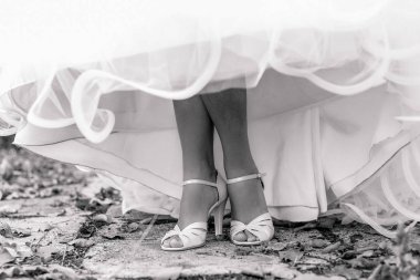 Gelinin ayakları ve ayakkabıları