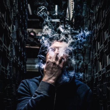  Duman içindeki adam soyut portresi