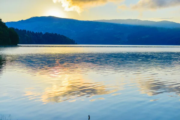 Lansekap Dengan Danau Pegunungan Stok Gambar Bebas Royalti