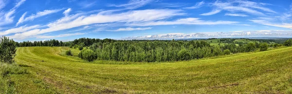 Paysage rural estival lumineux panorama — Photo