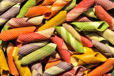 Renkli İtalyan makarna arka plan kurutulmuş