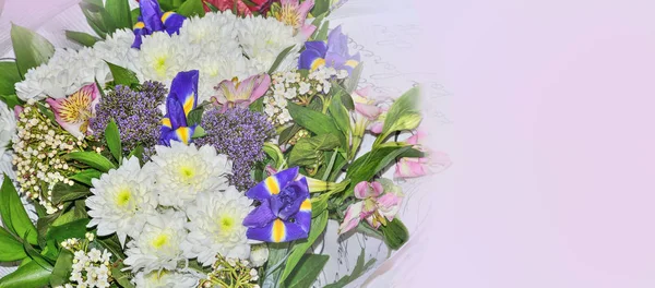 Bordo floreale festivo con mazzo di fiori colorati - primavera — Foto Stock