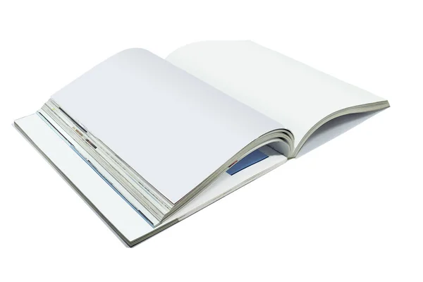 Aufgeschlagene leere Seiten eines Magazins oder Buches, Katalog isoliert auf weißem Papier — Stockfoto