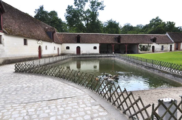 CHENONCEAU, FRANCE - JUNE, 2013 - Farm at the Chateau de Chenonceau, Loire Valley castle near the village of Chenonceaux . — стоковое фото