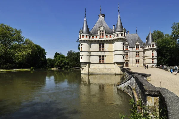 Het chateau de Azay-le-Rideau, Frankrijk-juni 2013: dit kasteel ligt in de Loirevallei, was gebouwd van 1515 tot 1527 — Stockfoto