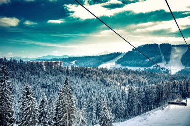 Teleferik dağlarda Kayak