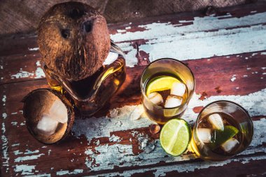 ROM kireç ve buz bir korsan gemisi tutun