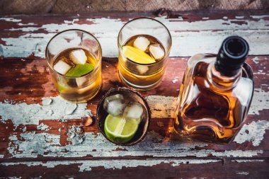 ROM kireç ve buz bir korsan gemisi tutun