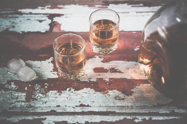 Vahşi Batı eski bir şişe viski