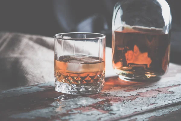 Whisky w stare butelki, dziki zachód — Zdjęcie stockowe