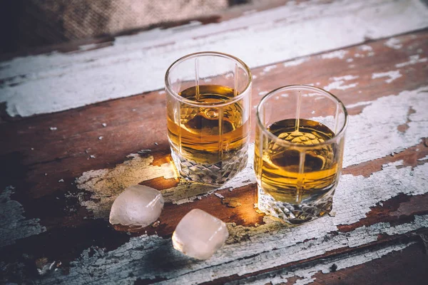 Whisky in einer alten Flasche, Wilder Westen — Stockfoto