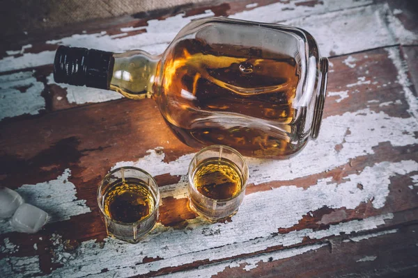 Whisky in einer alten Flasche, Wilder Westen — Stockfoto