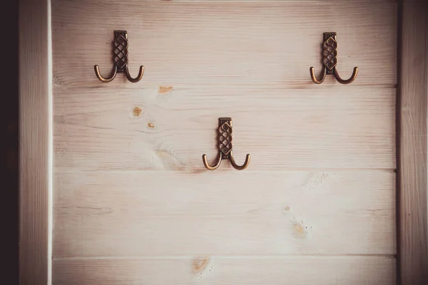 Ganchos en una pared de madera —  Fotos de Stock