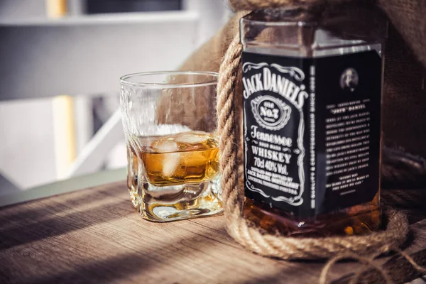 Львов Украина Апрель 2020 Бутылка Стакан Виски Jack Daniels Фото — стоковое фото