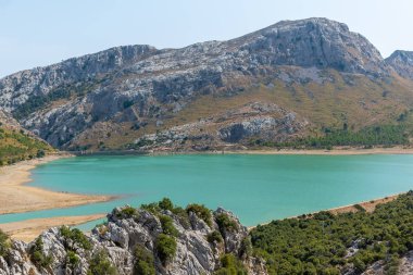 Sierra de Tramuntana, Mayorka, İspanya 'daki Cuber Gölü manzarası