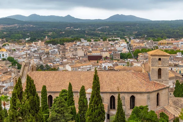 Vistas del paisaje urbano del pueblo histórico medieval Arta, Mallorca, Islas Baleares, España —  Fotos de Stock