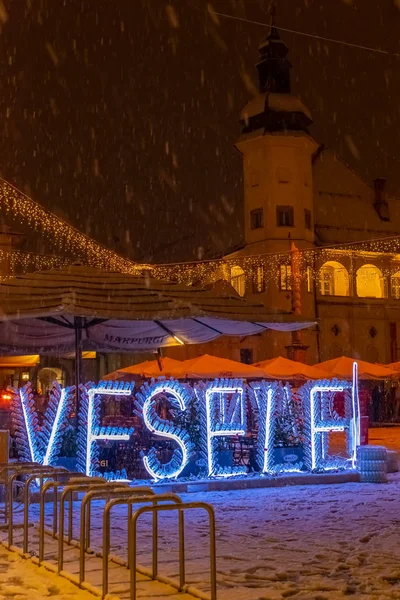 Рождественская зимняя ночь в Мариборе, Словения — стоковое фото