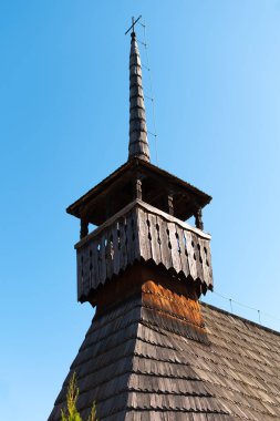 Romanya 'da Gersa, Rebrisoara yakınlarındaki Ahşap Kilise St. Başmelekler Michael ve Gabriel
