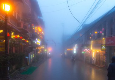 Vietnam, Sapa, 15 Mar 2018 - Sapa, Vietnam 'ın merkezinin sokak manzarası