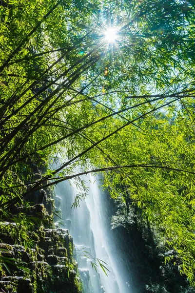 Водопад любви знаменитый в районе Са Па, провинция Лао Цай, Вьетнам — стоковое фото