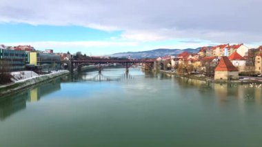 Güzel masal şehri Maribor, Slovenya 'nın şehir manzarası, 4k video
