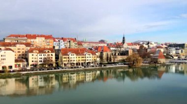 Güzel masal şehri Maribor, Slovenya 'nın şehir manzarası, 4k video