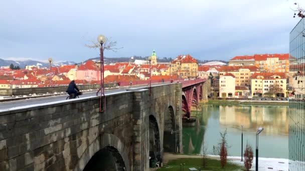 斯洛文尼亚马里博尔市美丽童话般城市的城市景观，4k段视频 — 图库视频影像