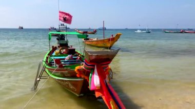 Koh Tao, Tayland 'da geleneksel uzun kuyruk teknesi.