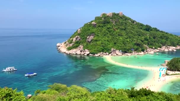 Beau point de vue de l'île de Nang Yuan, Koh Tao, Thaïlande dans une journée d'été — Video