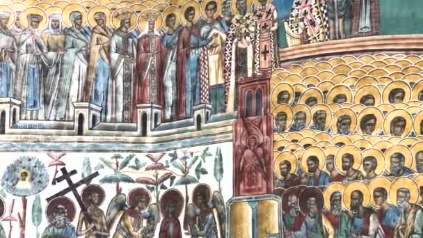 Rumunsko, Voronet, 15. září 2019 - Klášter Voronet, Region Suceava, Rumunsko - kostel je jedním z namalovaných kostelů Moldavska uvedených v seznamu UNESCO — Stock video