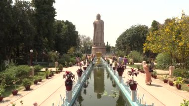 Sarnath, Varanasi, Hindistan, 15 Mar 2019 - Buda heykeli, Sarnath, Uttar Pradesh, Hindistan, 4k video