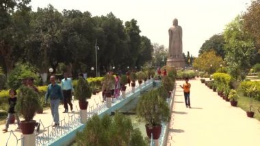 Sarnath, Varanasi, Hindistan, 15 Mar 2019 - Buda heykeli, Sarnath, Uttar Pradesh, Hindistan, 4k video