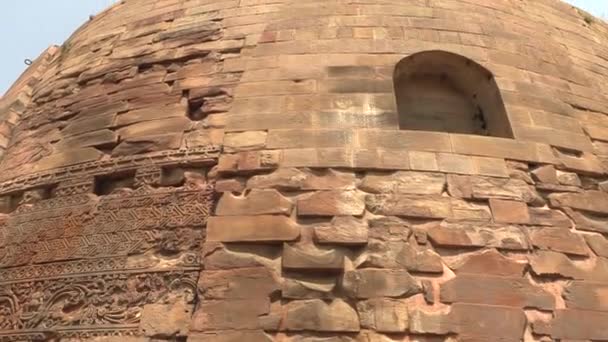 Dharmarajika Stupa közel Dhamekh Stupa Sarnath, Buddha hely, Varanasi, India, 4k videó — Stock videók