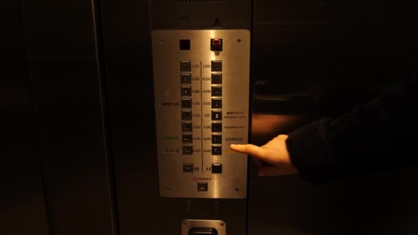 Dark old elevator someone pushing button german language — Stock Video