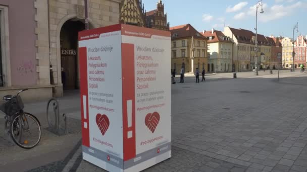 Polonia Wroclaw 04.04.2020 Ciudad durante la pandemia de coronavirus de bloqueo — Vídeos de Stock