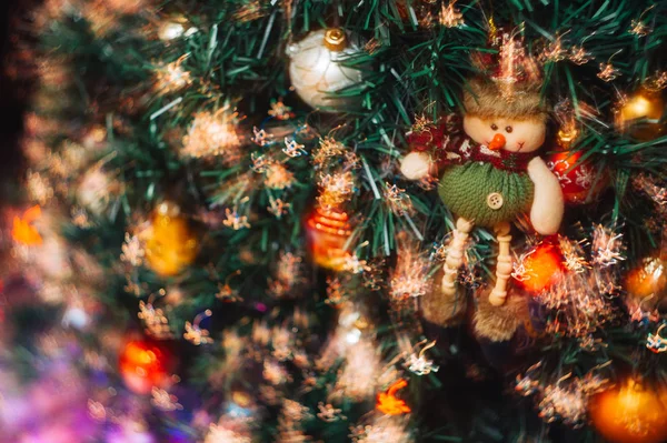 Christmas Toy Form Snowman Hangs Artificial Christmas Tree Colorful Bright — ストック写真