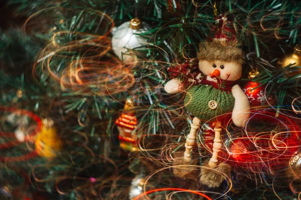 Christmas Toy Form Snowman Hangs Artificial Christmas Tree Colorful Bright — ストック写真