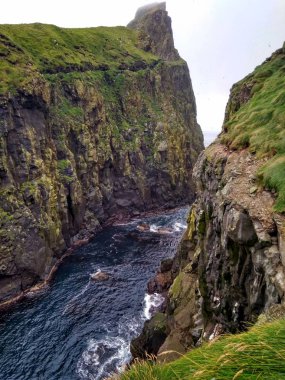 Okyanustaki uçurumlar arasındaki uçurum